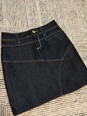 Lole Organic Cotton Dark Wash Denim Mini Skirt with Contrast Stitching Sz 2 Y2K